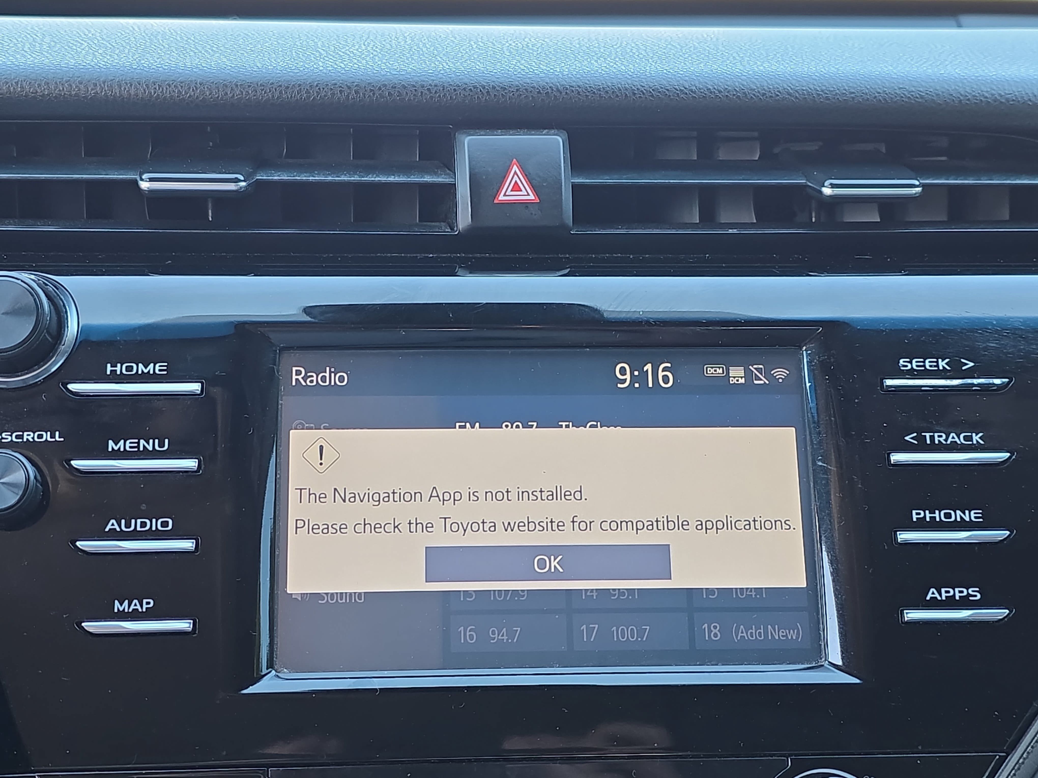 Used 2019 Toyota Camry SE FWD image 19