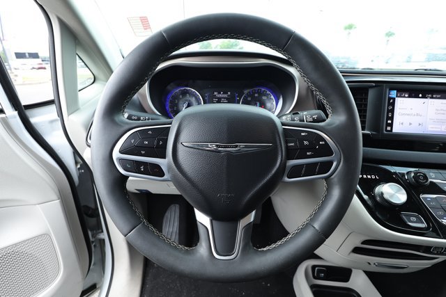 Used 2023 Chrysler Voyager LX FWD image 10