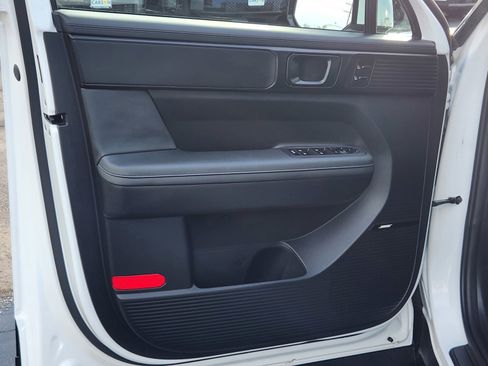 Used 2025 Hyundai Santa Fe Calligraphy image 2