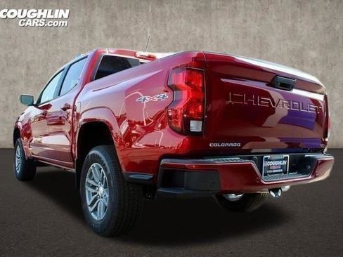 Used 2024 Chevrolet Colorado LT w/ LT Convenience Package AWD/4WD image 11