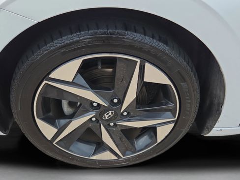 Used 2021 Hyundai Elantra SEL w/ Convenience + Premium Package image 9