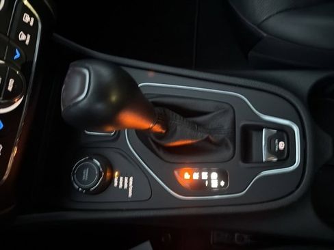 Used 2022 Jeep Cherokee Latitude Lux image 18