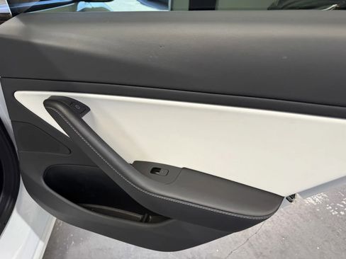 Used 2021 Tesla Model 3 Standard Range Plus image 9