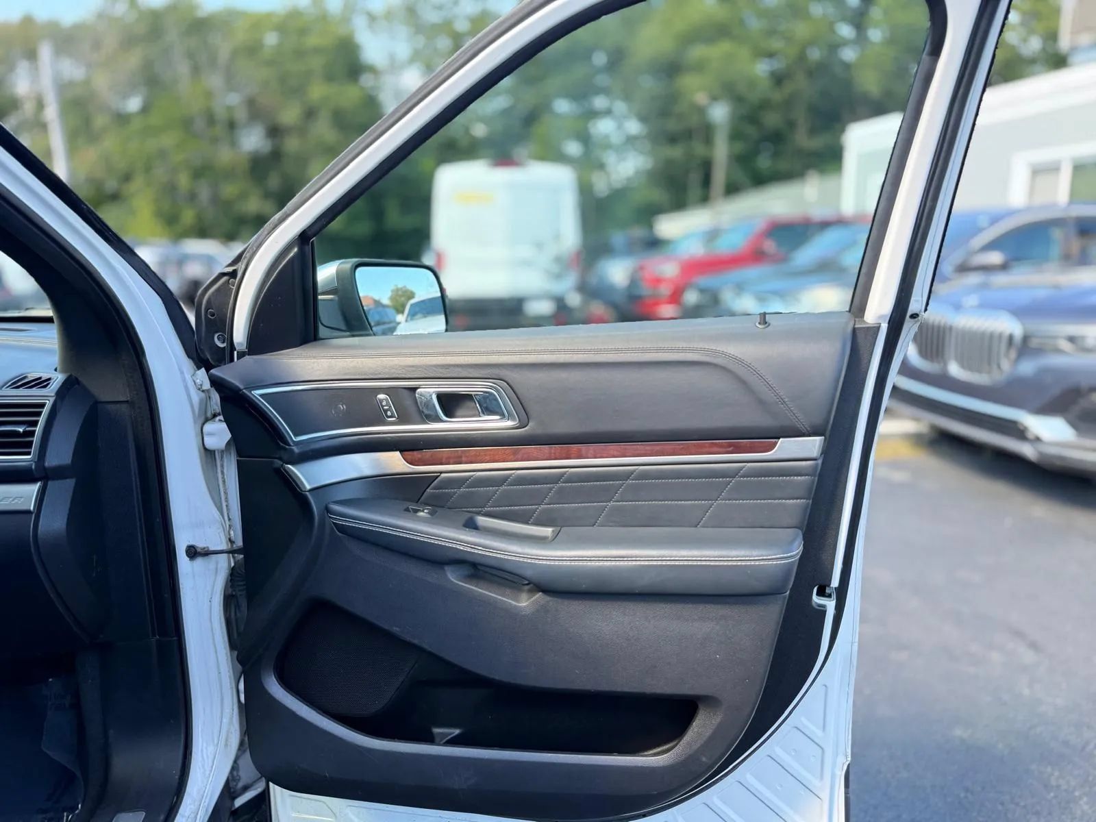 Used 2017 Ford Explorer Platinum AWD/4WD image 31