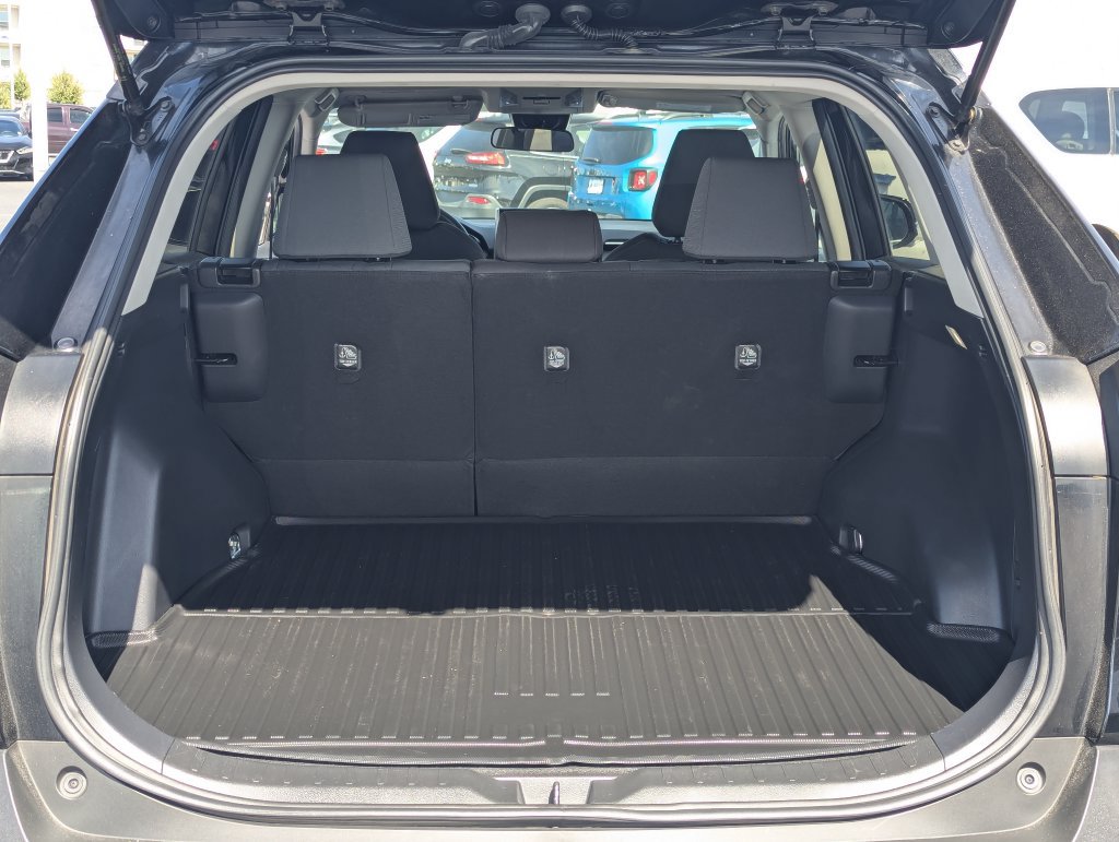 Used 2025 Toyota RAV4 XLE AWD/4WD image 29