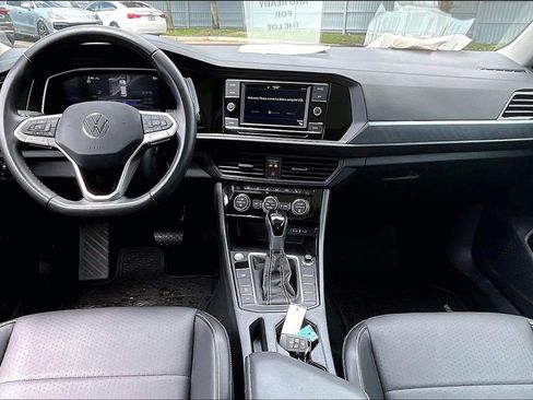 Certified 2023 Volkswagen Jetta SE FWD image 3