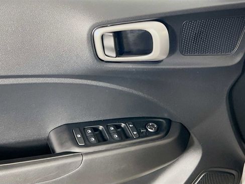 Used 2024 Hyundai Venue SEL FWD image 16