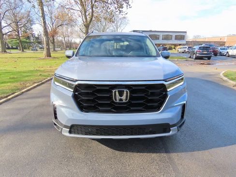 New 2025 Honda Pilot Touring image 6