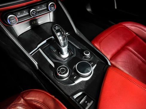 Used 2019 Alfa Romeo Giulia w/ Quick Order Package 22K Sport RWD image 23