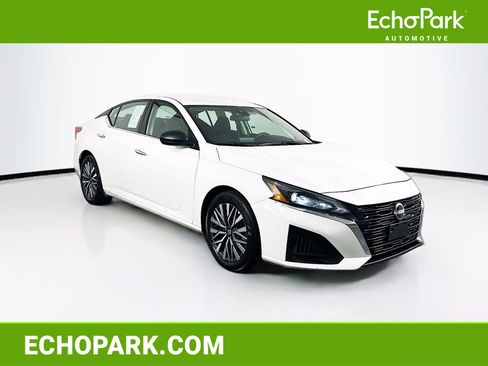 Used 2025 Nissan Altima 2.5 SV FWD image 1