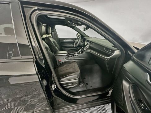 Used 2023 Jeep Grand Cherokee Altitude AWD/4WD image 27
