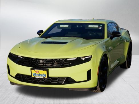 Used 2021 Chevrolet Camaro LT w/ Technology Package image 2