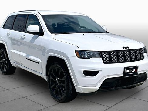 Used 2019 Jeep Grand Cherokee Altitude RWD image 3