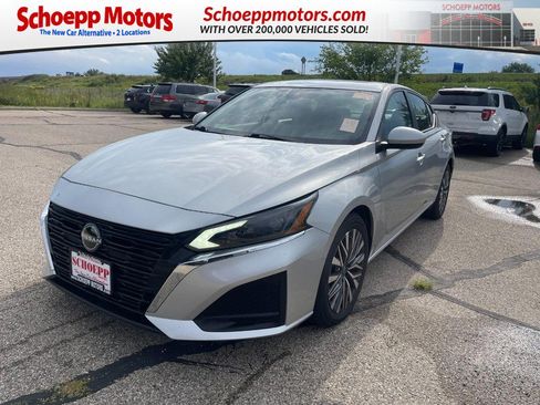 Used 2023 Nissan Altima 2.5 SV w/ SV Premium Package FWD image 1