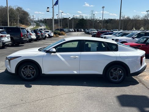 Used 2025 Kia K4 LXS image 5