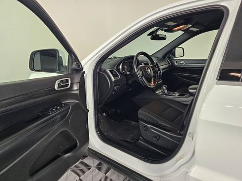 Used 2021 Jeep Grand Cherokee Laredo AWD/4WD image 16