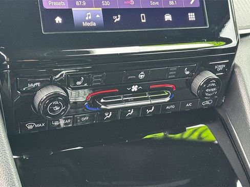 New 2025 Jeep Grand Cherokee Altitude image 20