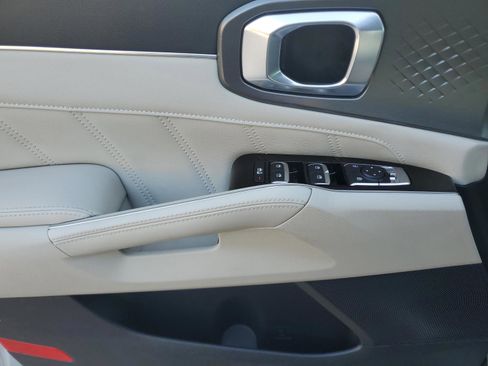 Certified 2022 Kia Sorento SX image 16