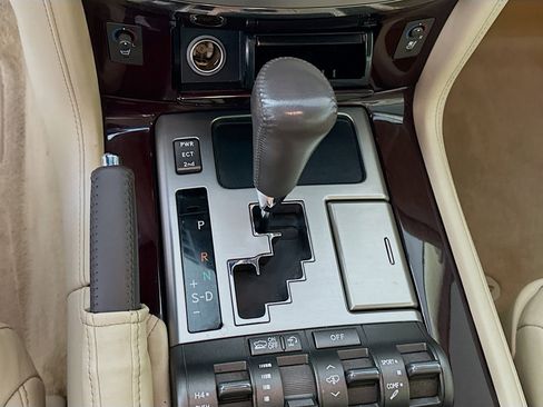 Used 2013 Lexus LX 570 4WD image 24