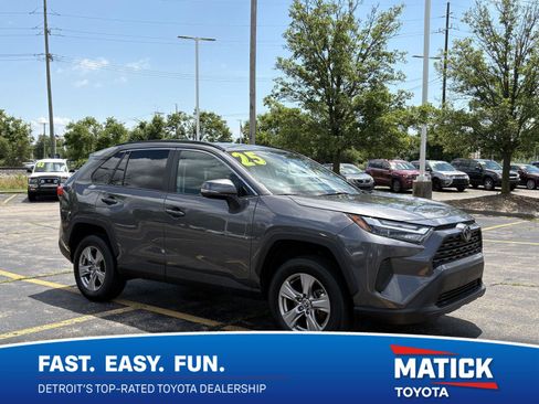 Used 2025 Toyota RAV4 XLE AWD/4WD image 1