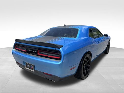 Used 2015 Dodge Challenger R/T RWD image 5