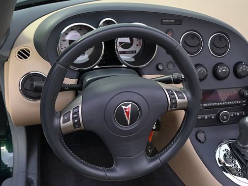 Used 2007 Pontiac Solstice Convertible w/ Premium Package RWD image 16