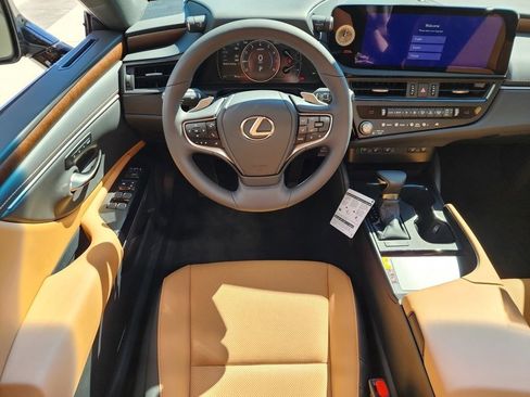 Used 2025 Lexus ES 350 w/ Premium Package FWD image 3