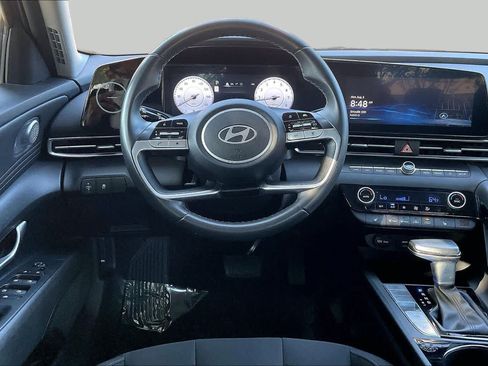 Certified 2025 Hyundai Elantra SEL FWD image 6