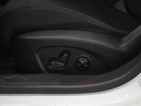 Used 2016 Chrysler 200 Limited w/ Anniversary Edition FWD image 20
