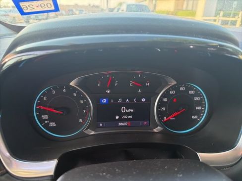 Used 2020 Chevrolet Traverse LT FWD image 5