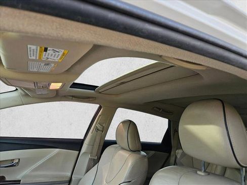 Used 2010 Toyota Venza image 16