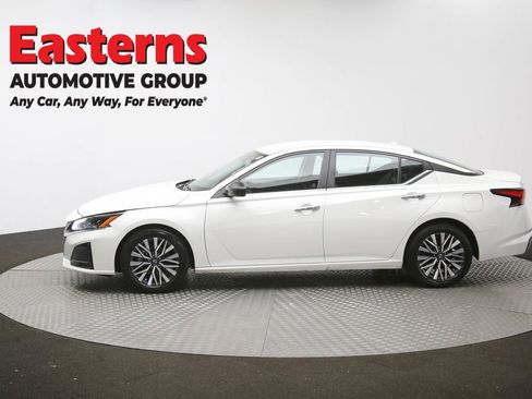 Used 2025 Nissan Altima 2.5 SV FWD image 59