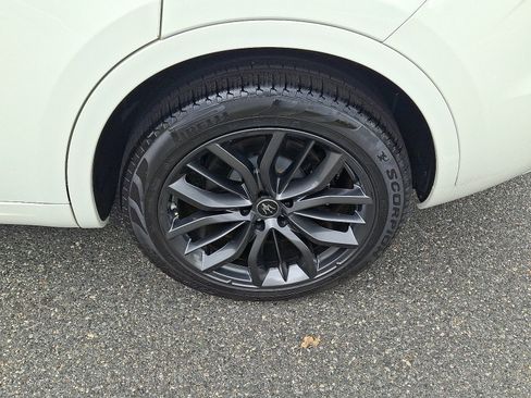 Used 2024 Maserati Levante GT Ultima AWD/4WD image 5