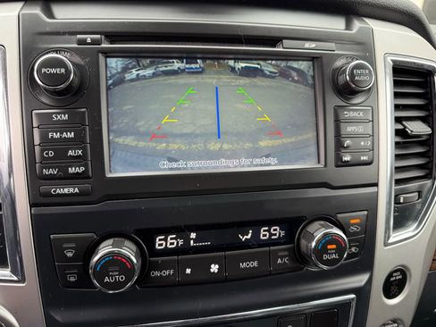 Used 2017 Nissan Titan SL image 16