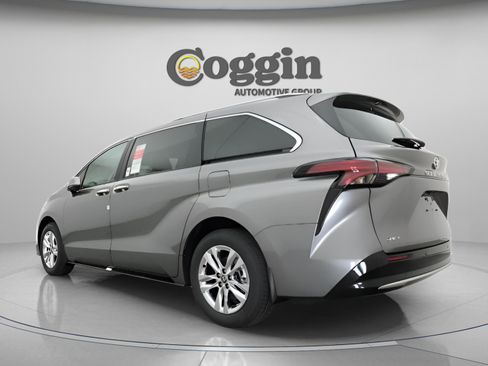 New 2026 Toyota Sienna Limited FWD image 10