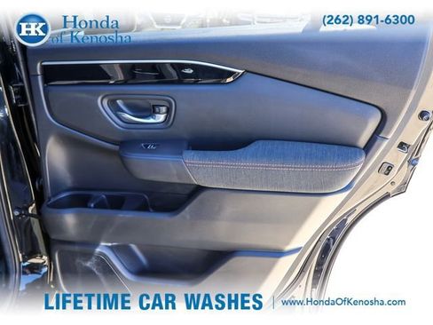 Used 2025 Honda Pilot Sport image 24