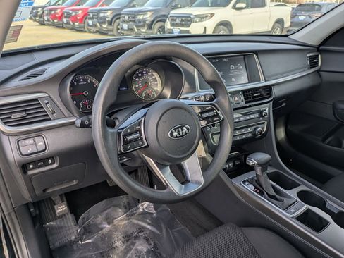 Used 2020 Kia Optima LX image 10