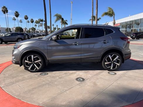 Certified 2020 Nissan Rogue Sport SL w/ Premium Package image 5