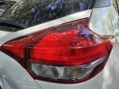 Used 2019 Nissan Kicks SV FWD image 11