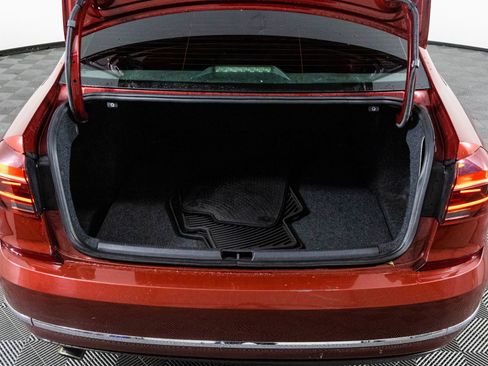 Used 2018 Volkswagen Passat 2.0T SE w/ SE Lighting Package image 37