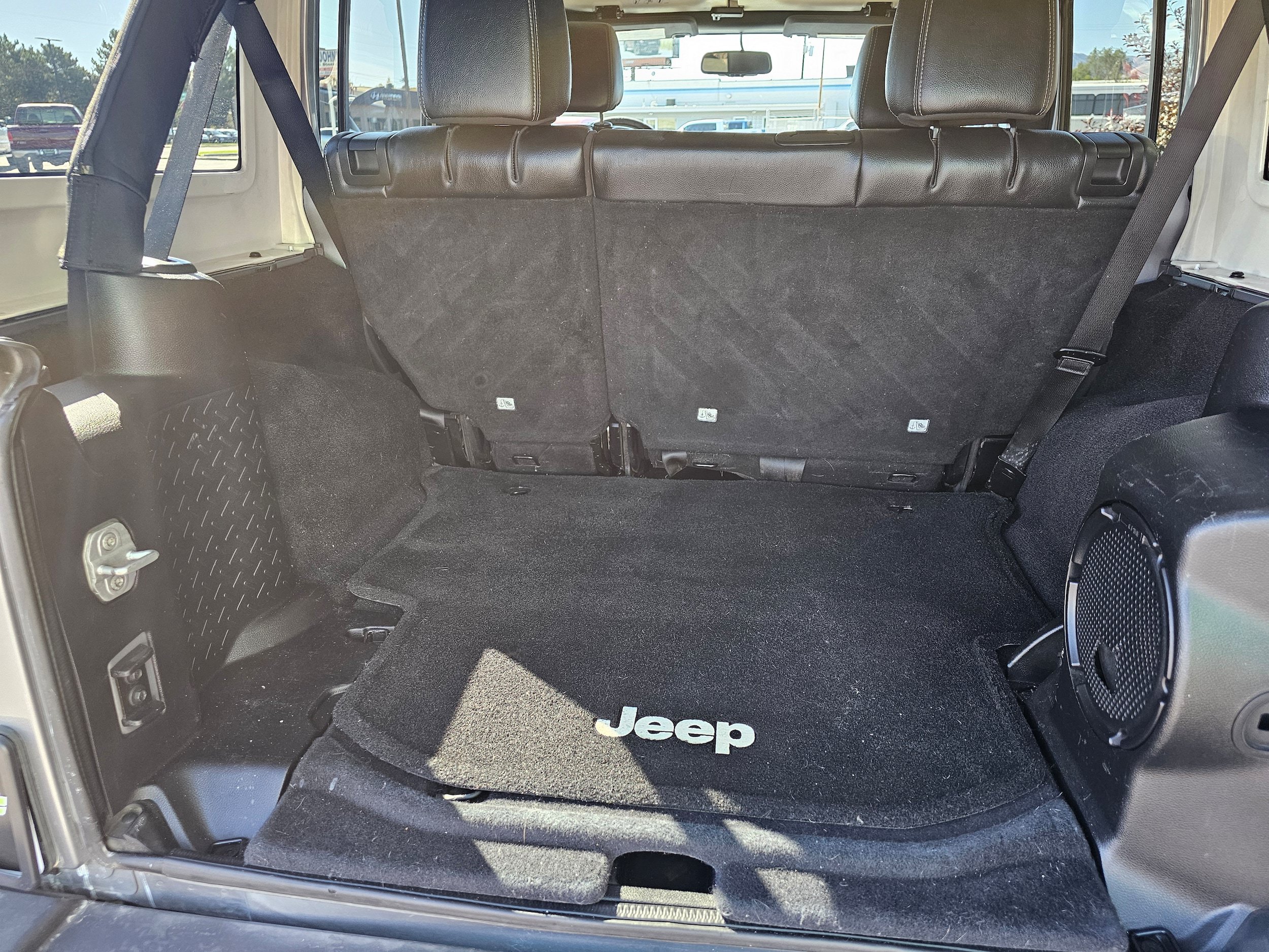 Used 2013 Jeep Wrangler Unlimited Sahara w/ Connectivity Group AWD/4WD image 9