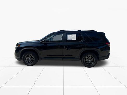 Used 2025 Honda Pilot TrailSport image 4
