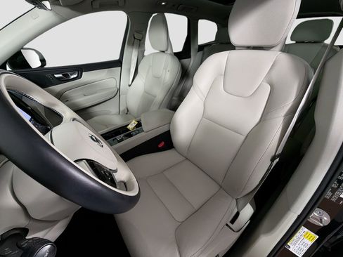 Certified 2023 Volvo XC60 B5 Plus w/ Climate Package image 21
