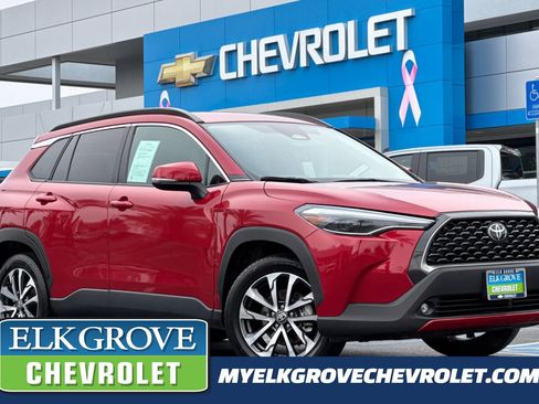 Used 2024 Toyota Corolla Cross XLE image 1