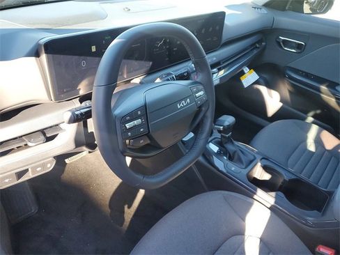 New 2025 Kia K4 EX image 18