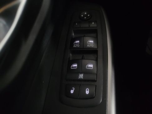 Used 2019 Jeep Cherokee Limited image 27