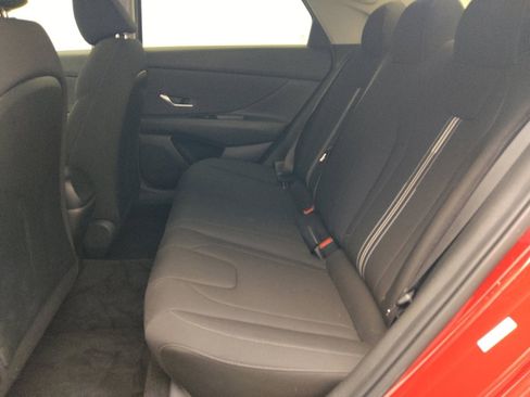 Used 2023 Hyundai Elantra SEL w/ Convenience Package image 18