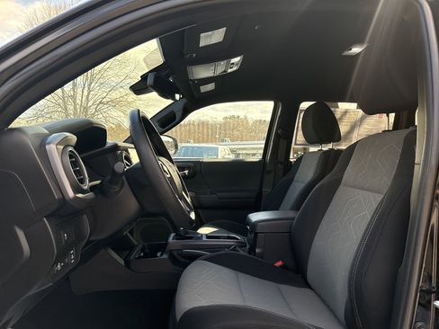 Used 2023 Toyota Tacoma TRD Sport image 30