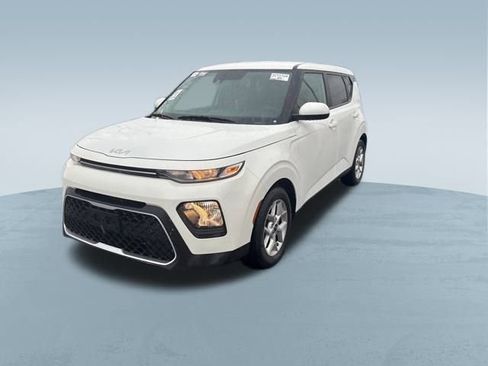 Used 2022 Kia Soul LX w/ Technology Package image 2