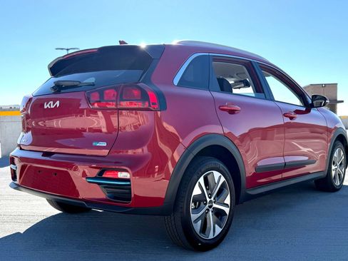 Used 2022 Kia Niro EX image 13